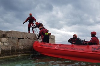 /galerije/Specijalistički tim za spašavanje na vodi/Vjezbe_Novi_Vinodolski (10).jpg