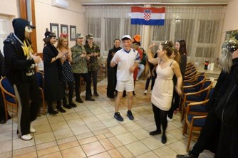 /arhiva/upload_data/site_photos/2016.02.10.-15.-maskenbal-mladih-gdck-osijek-za-djecu-doma-klasje-os...-3.jpg