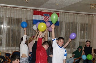 /arhiva/upload_data/site_photos/2016.02.10.-15.-maskenbal-mladih-gdck-osijek-za-djecu-doma-klasje-os...-5.jpg