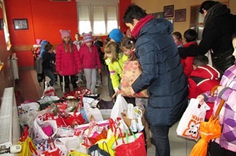/arhiva/upload_data/site_photos/web-posjet-skola-donacija-1.jpg