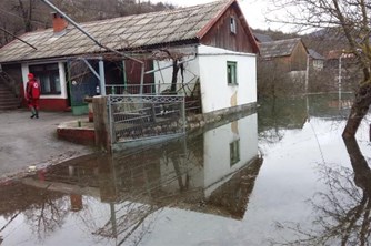 /galerije/Ekipe Crvenog križa na terenu/Poplave_Crveni_kriz (11).jpg