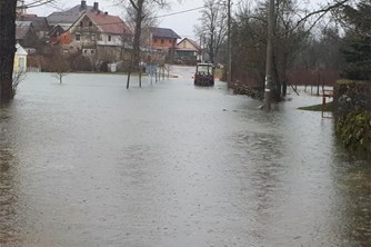 /galerije/Ekipe Crvenog križa na terenu/Poplave_Crveni_kriz (15).jpg