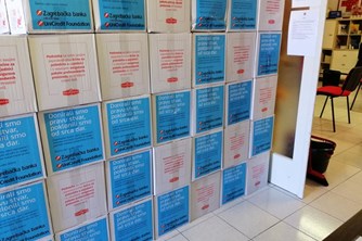 /galerije/Podjela paketa Vaš dar za pravu stvar/Vas dar za pravu stvar010.jpg