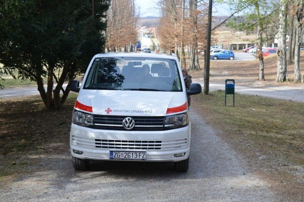 Djelatnici HCK uručili donaciju za štićenike Specijalne bolnice za kronične bolesti dječje dobi Gornja Bistra