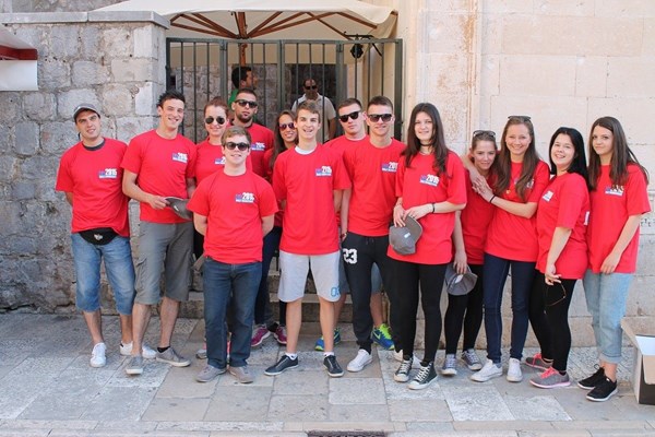 Dubrovnik - volonteri GDCK Dubrovnik na dubrovačkom polumaratonu  