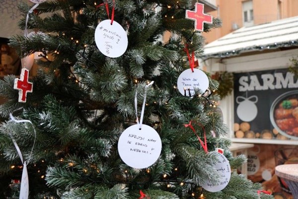 Posjetite HCK kućicu na Zagrebačkom adventu i pokažite humanost! 
