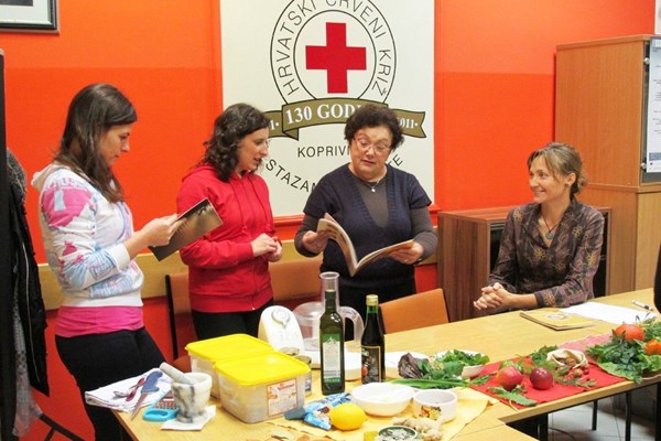 Koprivnica - Slavica Čulić pripremala namaz od heljde i graha i zimski napitak