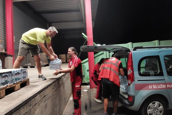 Poboljšava se situacija na požarištima, timovi Crvenoga križa i dalje aktivni 