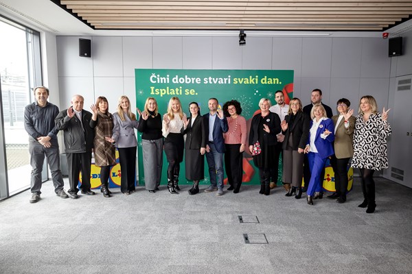 Bankama hrane Hrvatskog Crvenog križa Lidl uručio blagdansku donaciju 