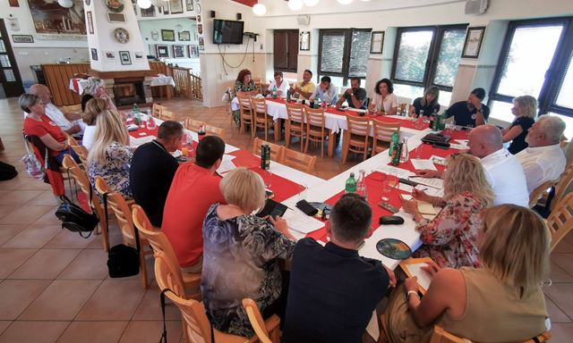  Održan sastanak predsjednika i izvršnog predsjednika Hrvatskog Crvenog križa s ravnateljima županijskih društava