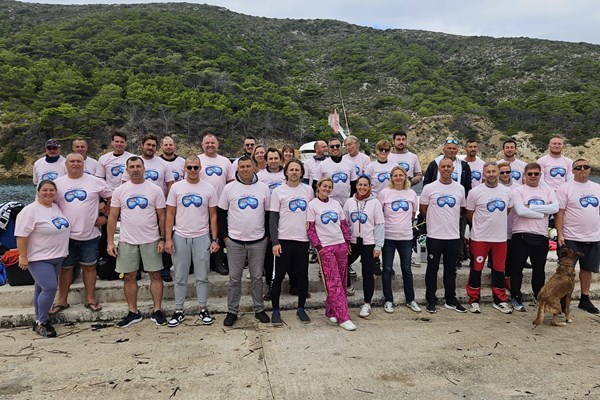 Ronimo za čisti Jadran: Eko-akcija na Biševu okupila ronioce i volontere Crvenog križa