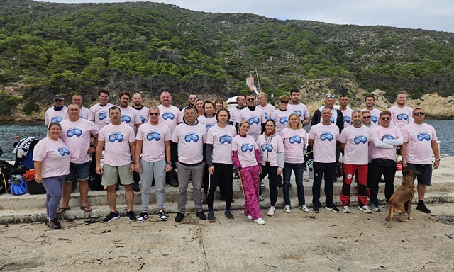 Ronimo za čisti Jadran: Eko-akcija na Biševu okupila ronioce i volontere Crvenog križa