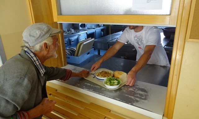 Coca-Cola donirala 21.000 eura Hrvatskom Crvenom križu za pomoć pučkim kuhinjama