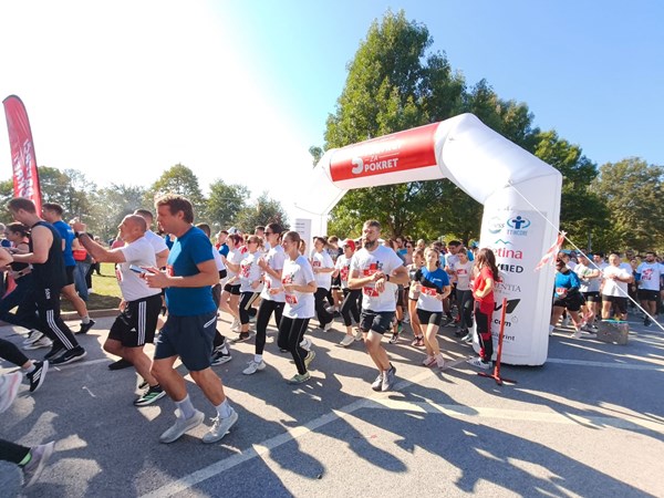 Jarun u znaku humanosti: Gotovo 400 trkača na utrci „Pretrči 5 za Pokret“